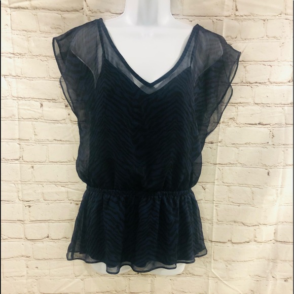 ❌SOLD❌❤️‍🔥Express❤️‍🔥Gorgeous Double V-Neck Blouse❤️‍🔥Measurements in P - Picture 2 of 14